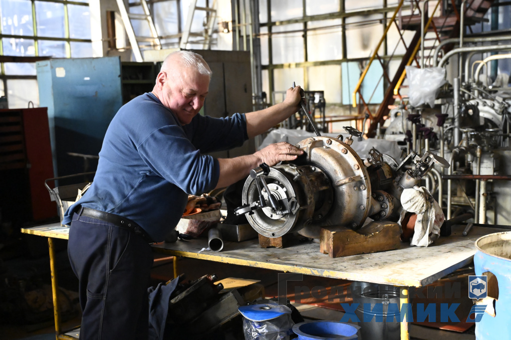 Наш завод объединяет профессионалов_1.JPG